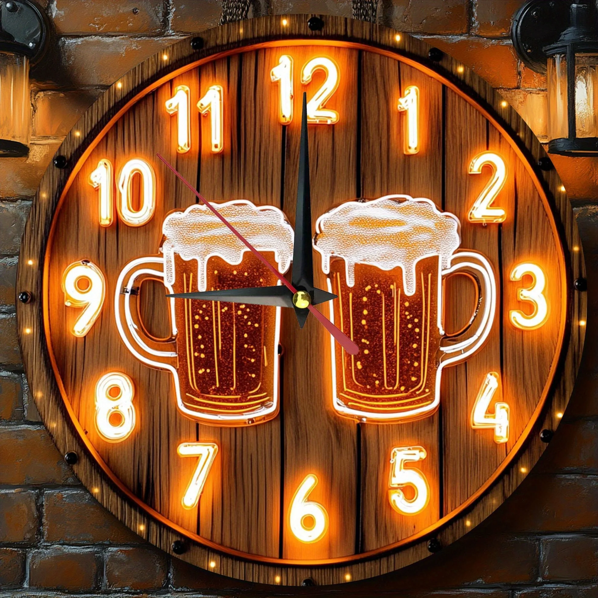 Horloge murale rustique en bois avec design mug à bière, parfaite pour les bars ou les grottes d'homme. Fonctionne sur piles AA