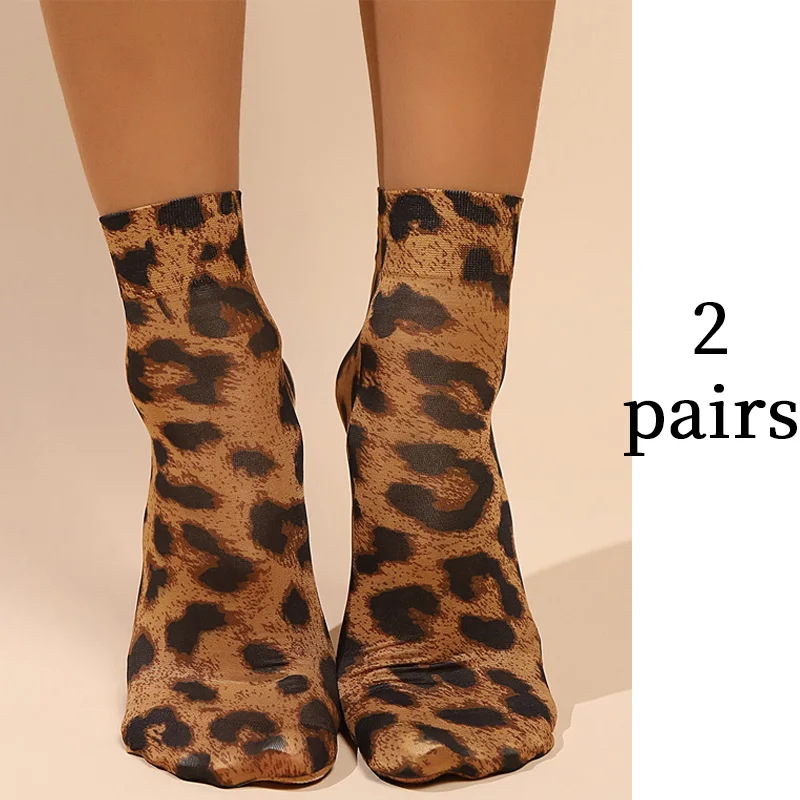 2 Paar Socken mit Leopardenmuster in verschiedenen Stilen, leichte und atmungsaktive Freizeitsocken, modischer, sexy Street-Girl-Stil – Detail 11