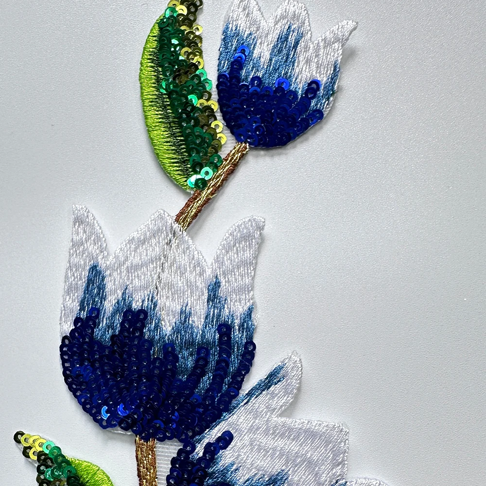 25,7 cm x 11,8 cm lila blaue Pailletten Lilienblume bestickte Parches für Kleidung DIY Applikationen Eisen auf Patches – Detail 3
