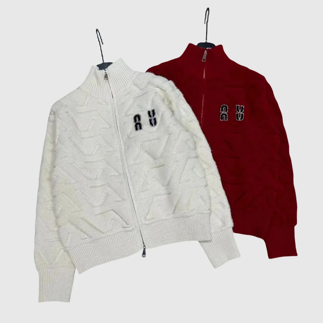 

2024 New Fashionable Style Chest Contrast Letter Bead Knitted Zipper Cardigan