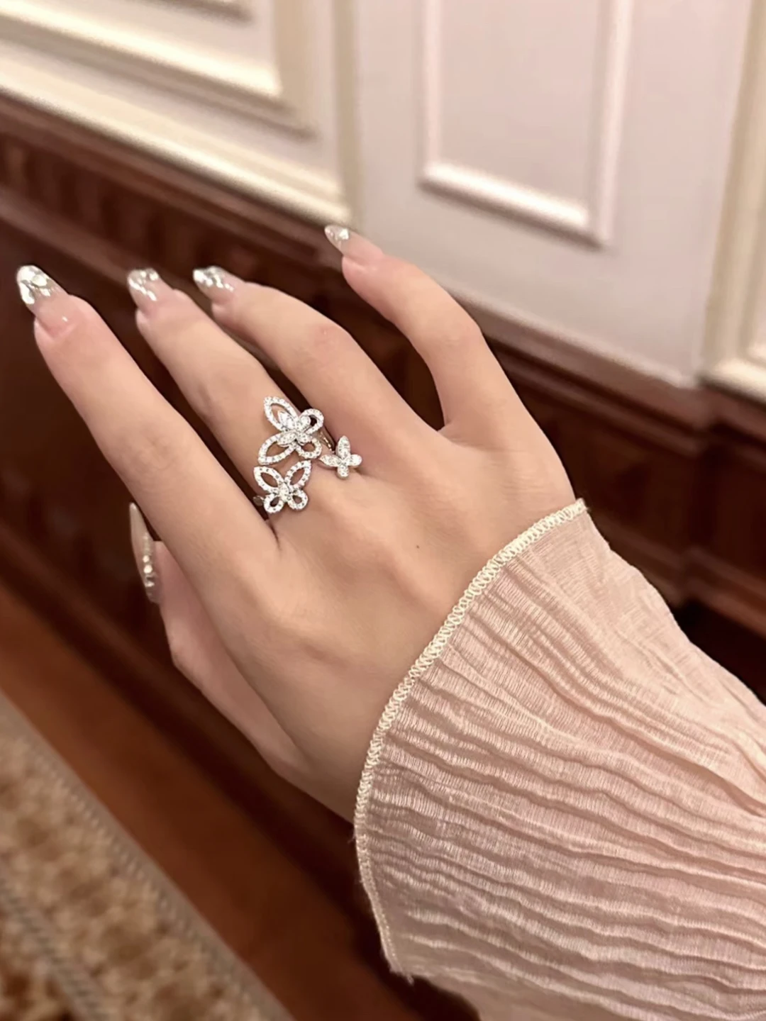Klassisches S-925er-Sterlingsilber mit ausgehöhltem Diamantbesatz, drei verschiedene schmetterlingsförmige Damenringe – Detail 8