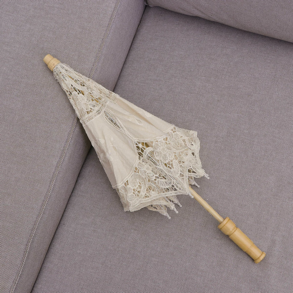 

Lace Umbrella Handmade Cotton Craft Photography Prop Wedding Umbrella Decor Diameter 60cm (Beige)