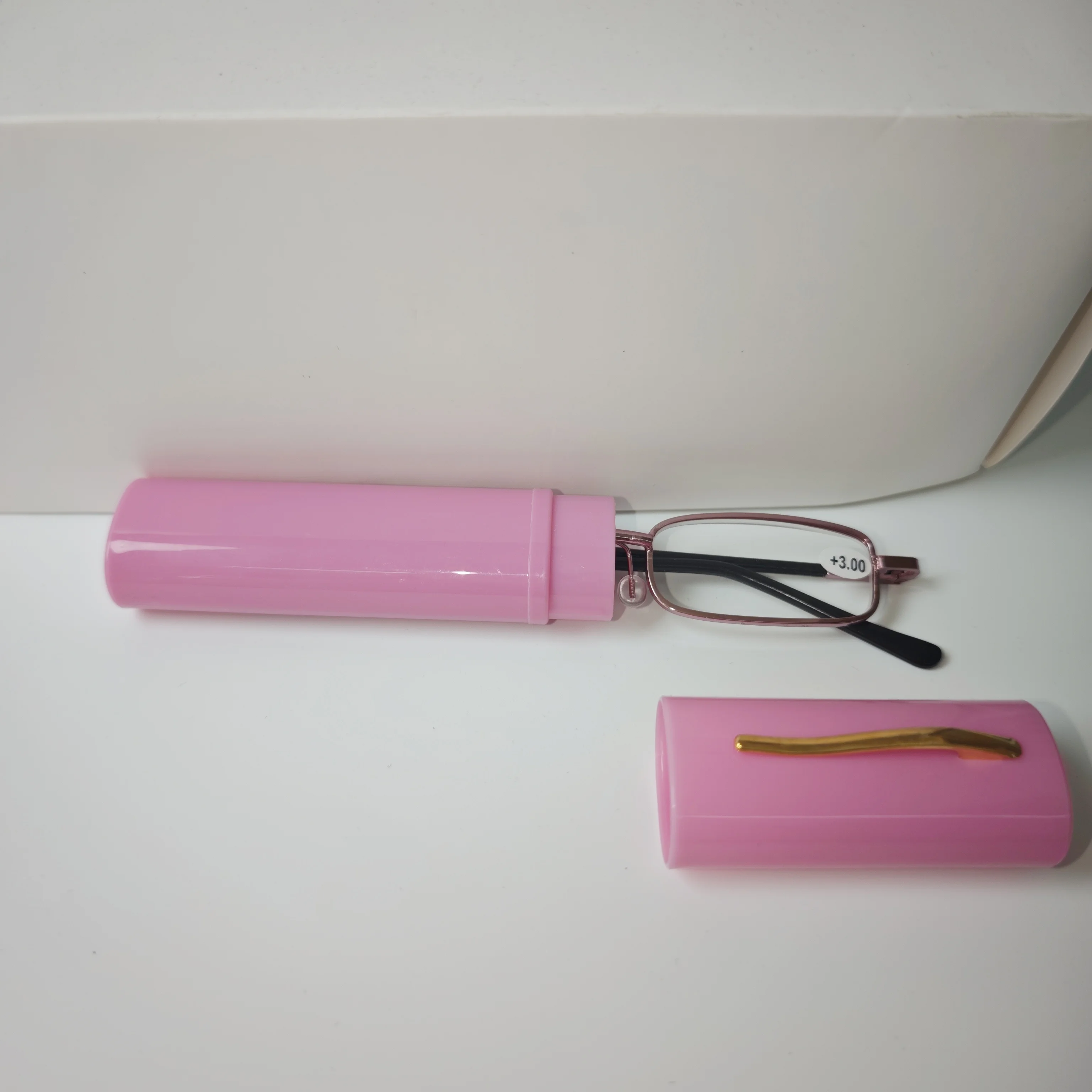 Ultralight Metal Frame Anti-Blue Light Reading Glasses with HD Lenses and Portable Pen Holder