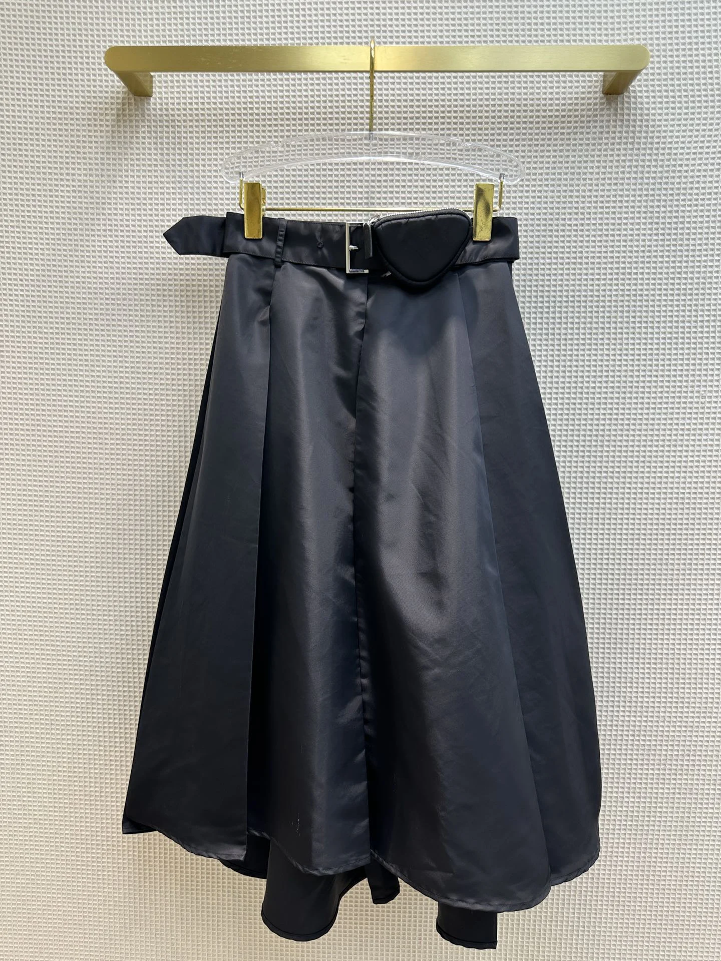 

Spring and summer new standard decorative pleated long skirt with handsome sense