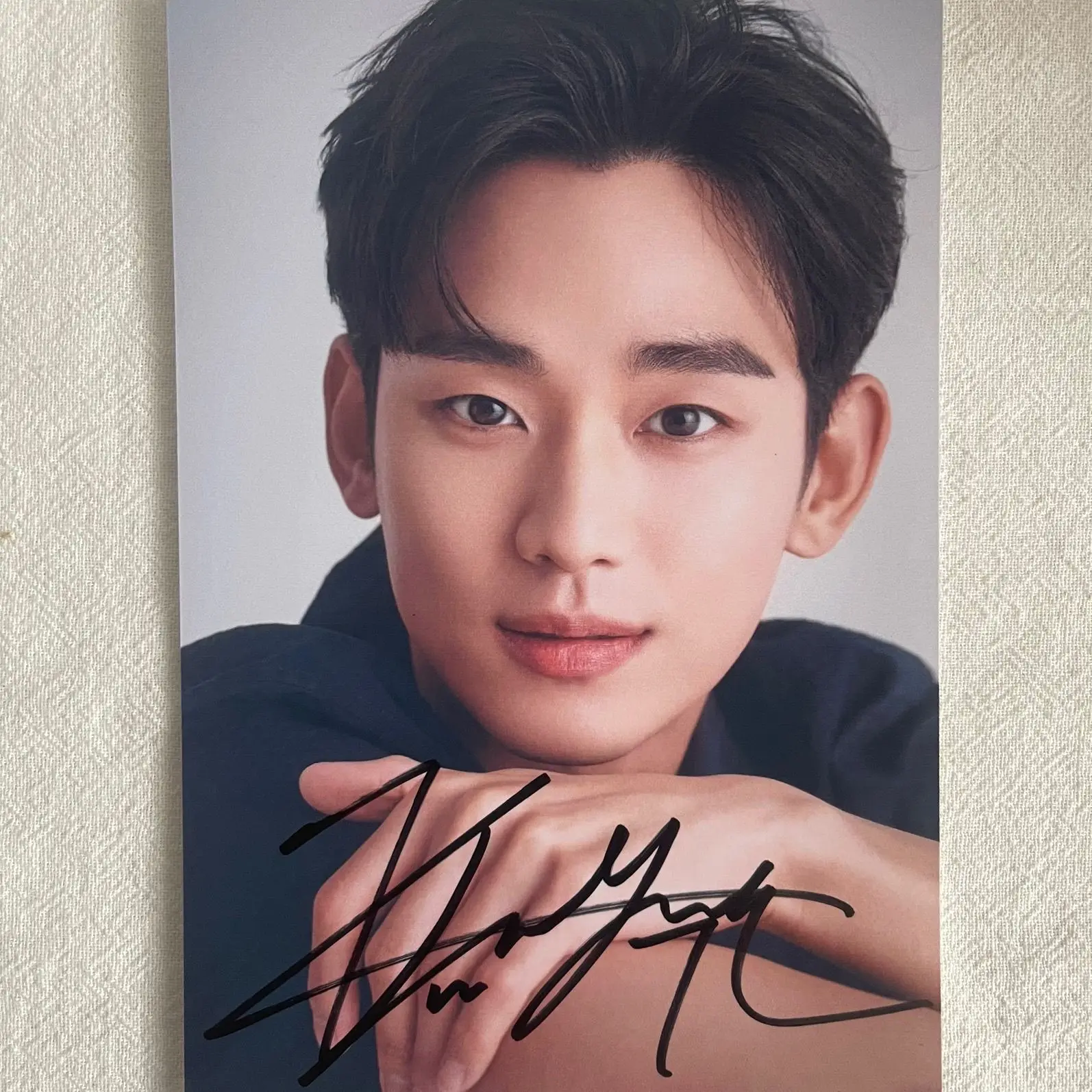 Soo-hyun Kim Su-hyun Signature Photo Hand Signed Photo Fans