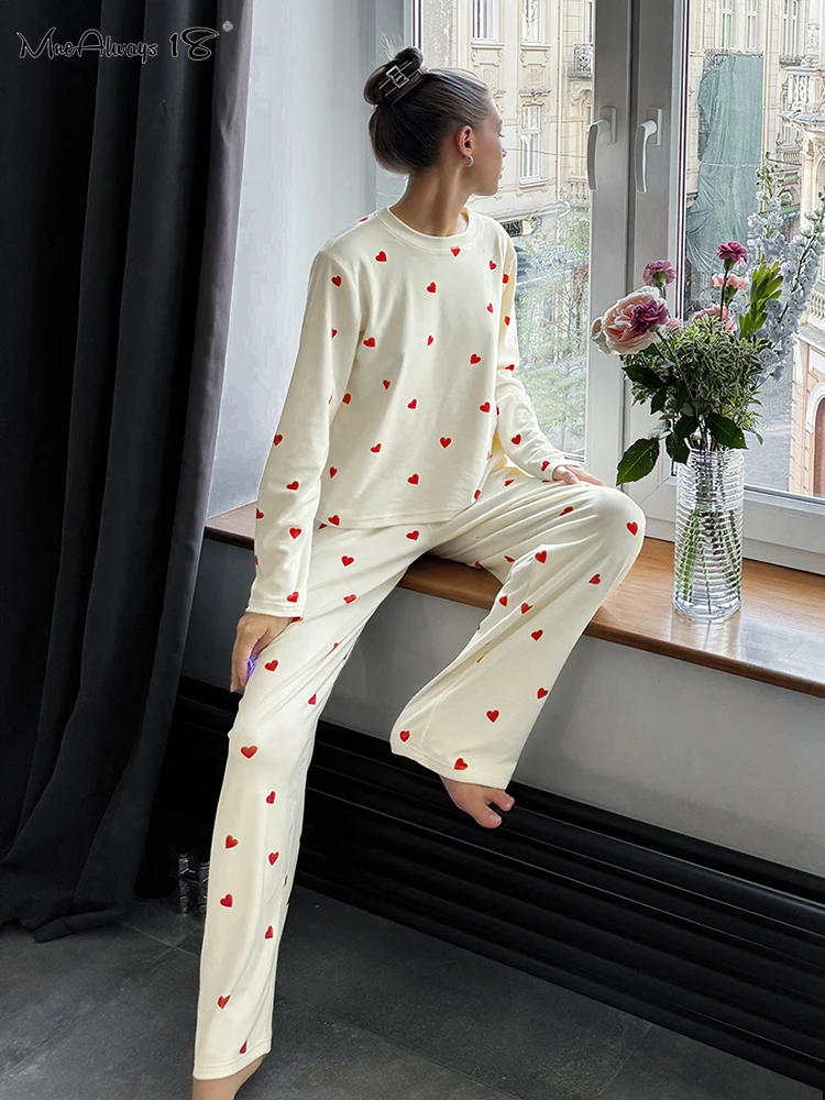 

Повседневные брючные костюмы Mnealways18 с принтом Love, комплект из двух предметов, женские топы с круглым вырезом и брюки, домашняя одежда 2024, комплект из двух предметов