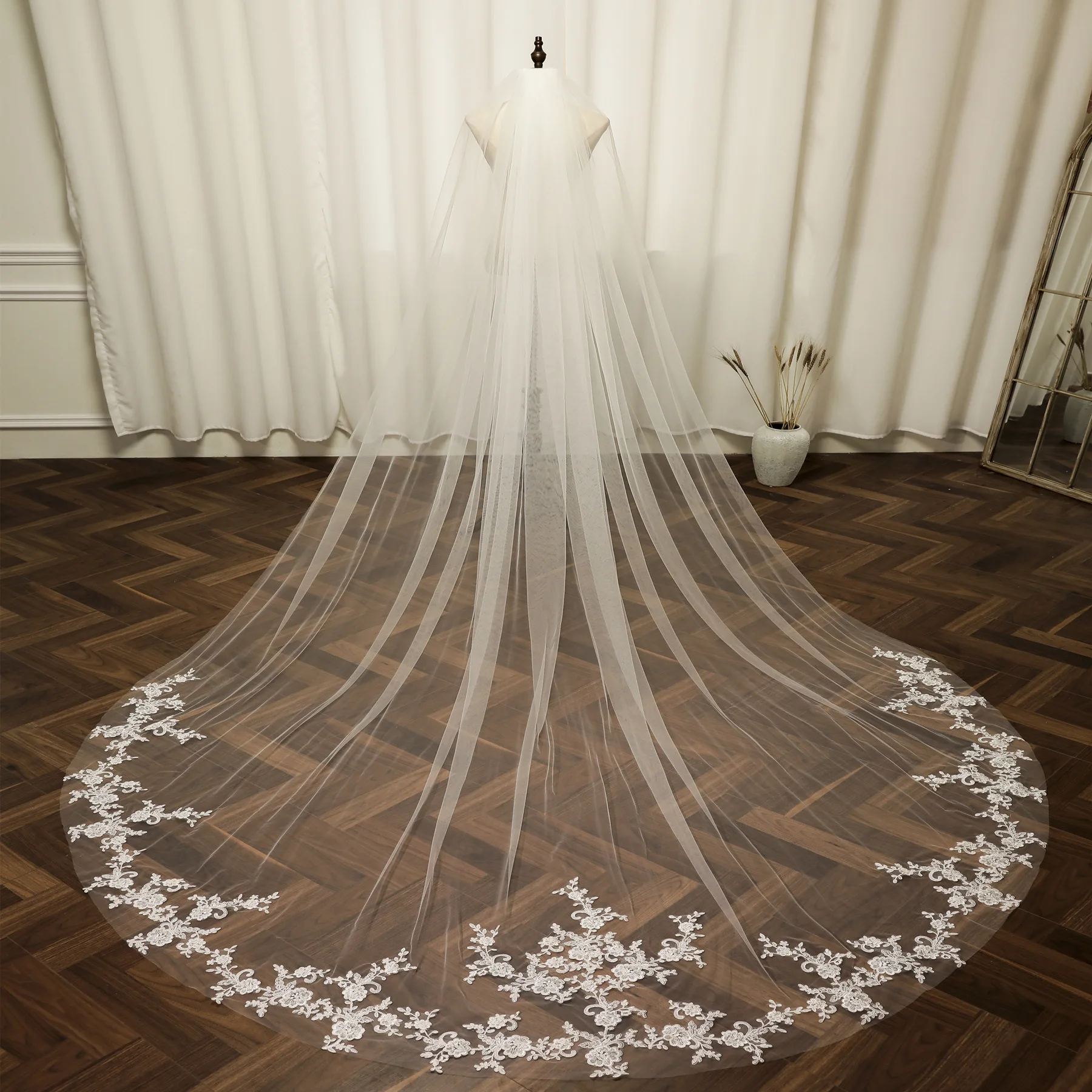 3 Meters Elegant Wedding Accessories Appliques Tulle Long Cathedral Wedding Veils Lace Edge 1T Bridal Veil Veu De Noiva