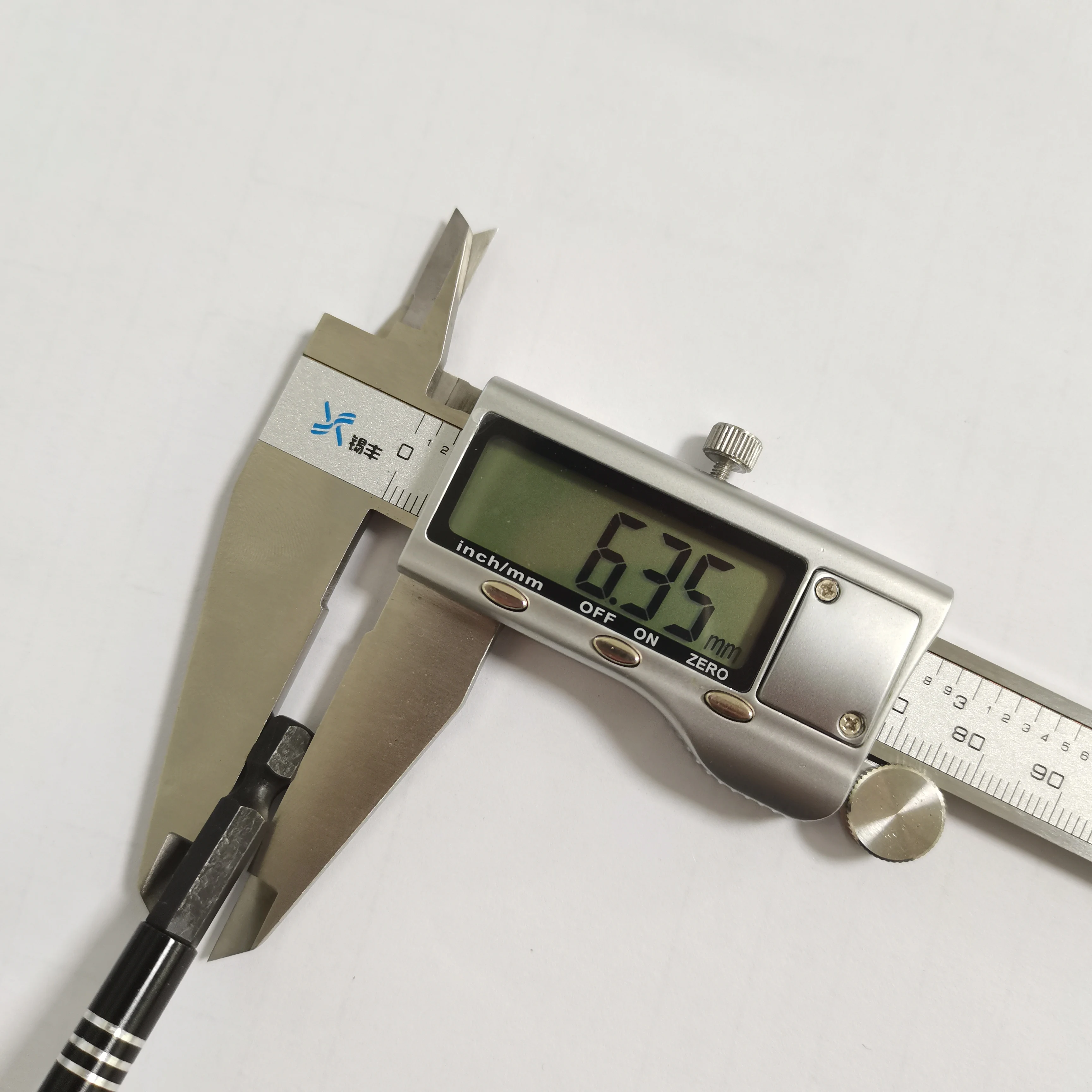 磁気システム 4 MicroBits アダプター 4mm から 1/4