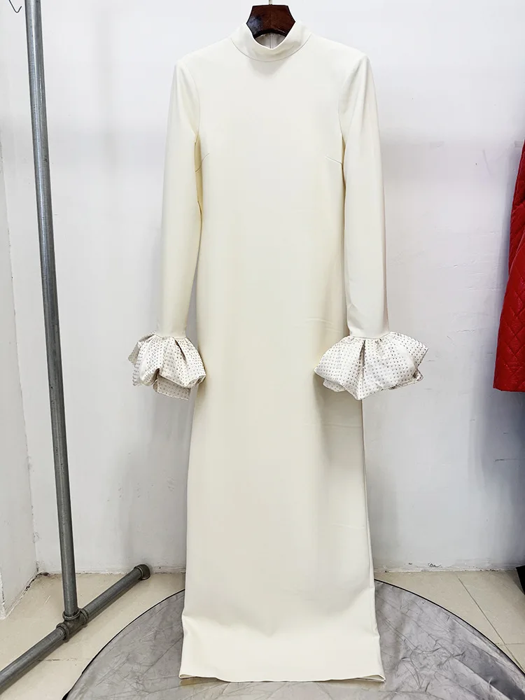 أحدث صيحات الموضة لعام 2025 من HIGH STREET فستان م...