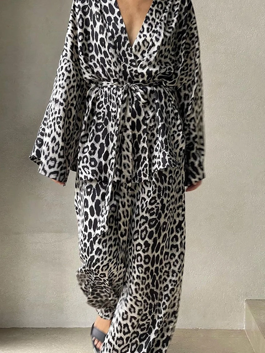 Marthaqiqi Leopard Print Women'S Sleepwear Set V-Neck Pajamas Long Sleeve Nightie Lace Up Nightwear Pants Casual Nightgowns Suit