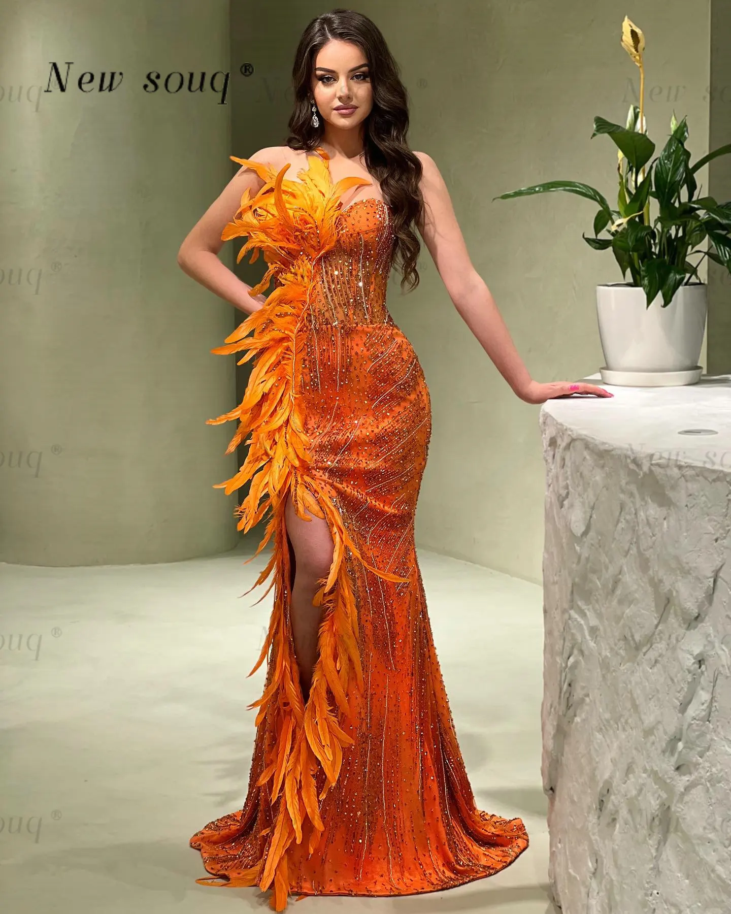 

Orange Long Sweetheart Neck Mermaid Evening Dresses with Slit Luxury Feathers Beaded Prom Gowns For Women Wedding Party