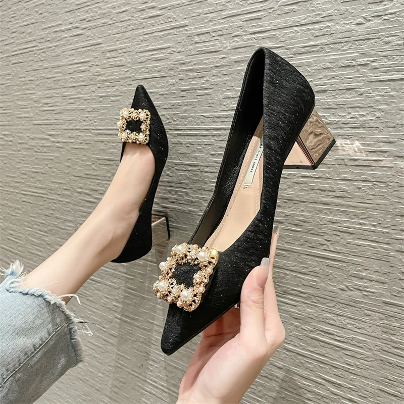 

Pumps 2023 New Pearl Diamond Buckle Pointed Toe Fashion High Heels Summer Designer Shoes Wedding Party Luxury Brand Woman Shoes