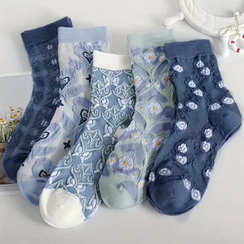 5 Paar hochwertige blaue dreidimensionale Relief-Blumen-Design-Damen-Mid-Tube-Socken, weiche und bequeme Freizeitsocken