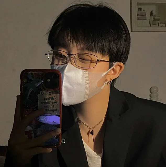 Y2K 레트로 사각형 프레임 안경: 과거의 매력과 현재의 스타일이 만나는 곳