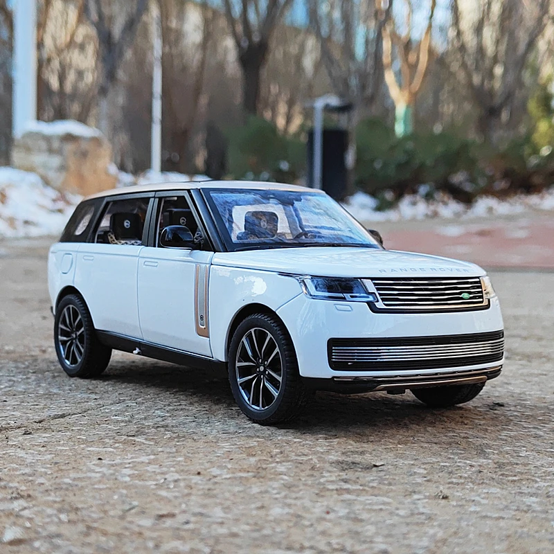 1:24 Land Rover Range Rover SV Alloy Model Car Toy with Sound and Light Features
