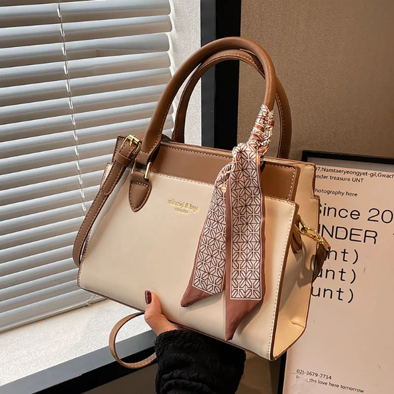 

Маленькие квадратные сумочки в стиле ретро для пожилых женщин, новинка 2023, популярная сумка-тоут через плечо, простая однотонная кожаная Лоскутная сумка
