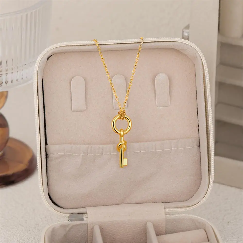 Creative Key Pendant Neckalce Waterproof Gold Color Geometric Knot Sweater Chain Necklaces Classics Designer Jewelry 2025 New