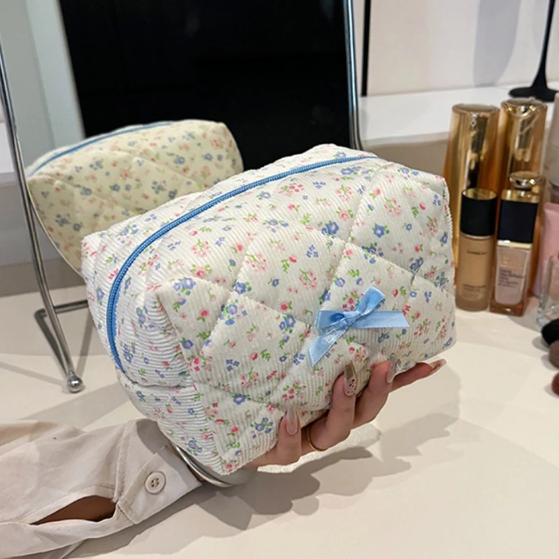 Fashion Flower Quilted Makeup Storage Bag Portable Travel Organizer Cosmetic Toiletry Pouch Cute Make Up Handbag Clutch Purse