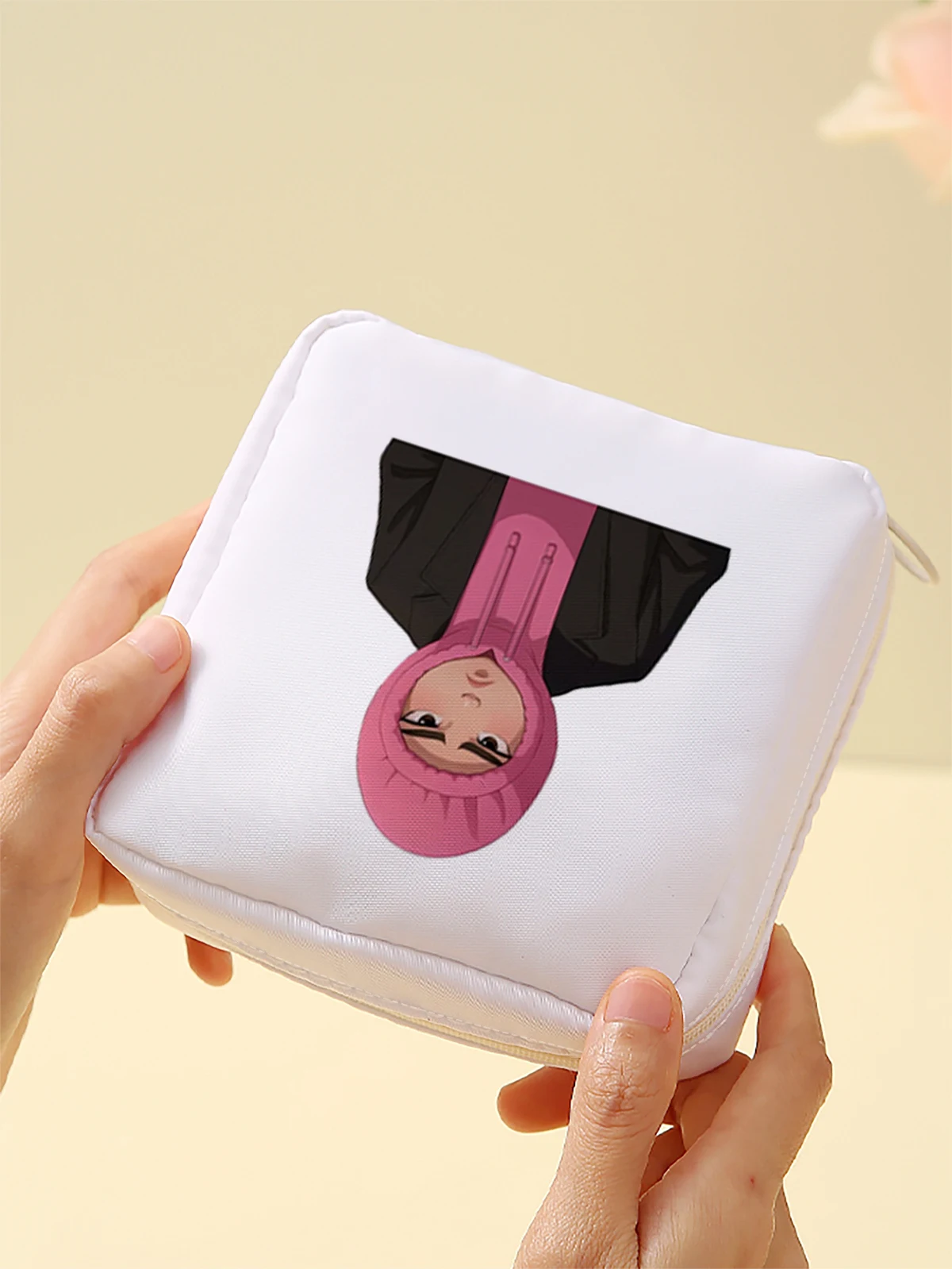 Cartoon pattern printed sanitary napkin storage bag, women's lightweight tissue bag, sanitary tissue bag