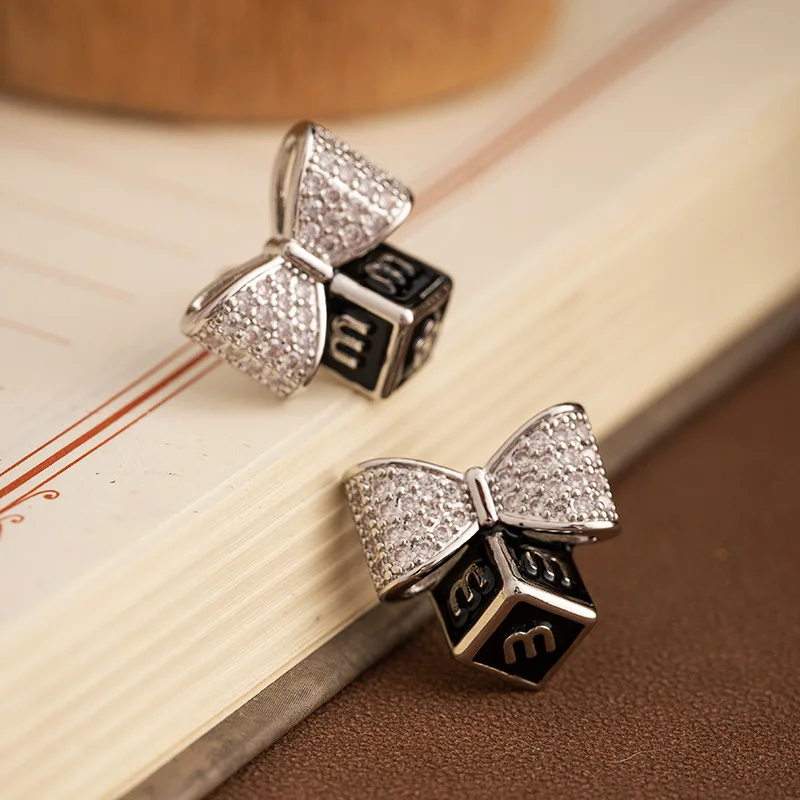 Light luxury fashion letter bowknot earrings for women