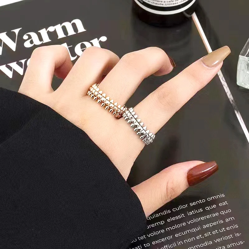 Magic Platinum Ring For Her | Glowing Platinum Ring | CaratLane