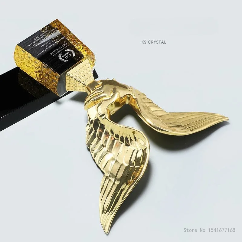 Customized Crystal Metal Wings Trophy, Handshake Shape, Honor, Home Decoration, Cooperation Souvenir, Staff Reward Medal, 1Pc