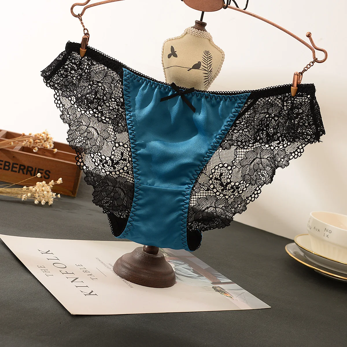 LaceUnderwearWomensSexyRetroCourtHollowMiddleWaistBriefsPantiesBeltWomanClothing