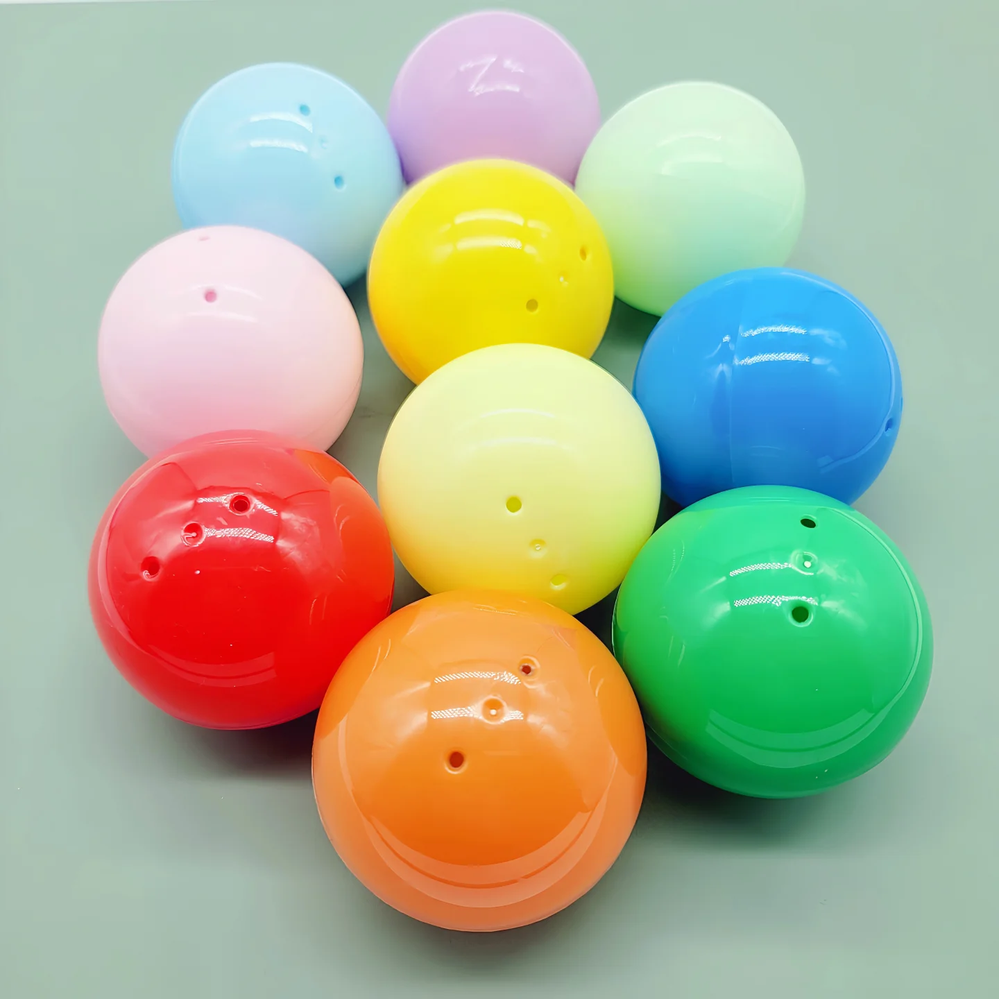10PCS 32-100mm 채울 수 있는 PP 볼 라운드 캡슐 플라스틱 속이 빈 구체 자동판매기 장난감 파티 선물 휴일 축제 장식
