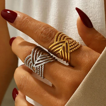 Anello in Acciaio Inossidabile dal Design Irregolare e Unico, Gioiello Estetico Geometrico Traforato, Tendenza Moda Femminile, Idea Regalo