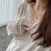 T-Shirt ample femme t-shirts noir blanc automne doux T-Shirt surdimensionné femmes t-shirts à manches longues col en v Sexy dentelle chemise femmes haut 2