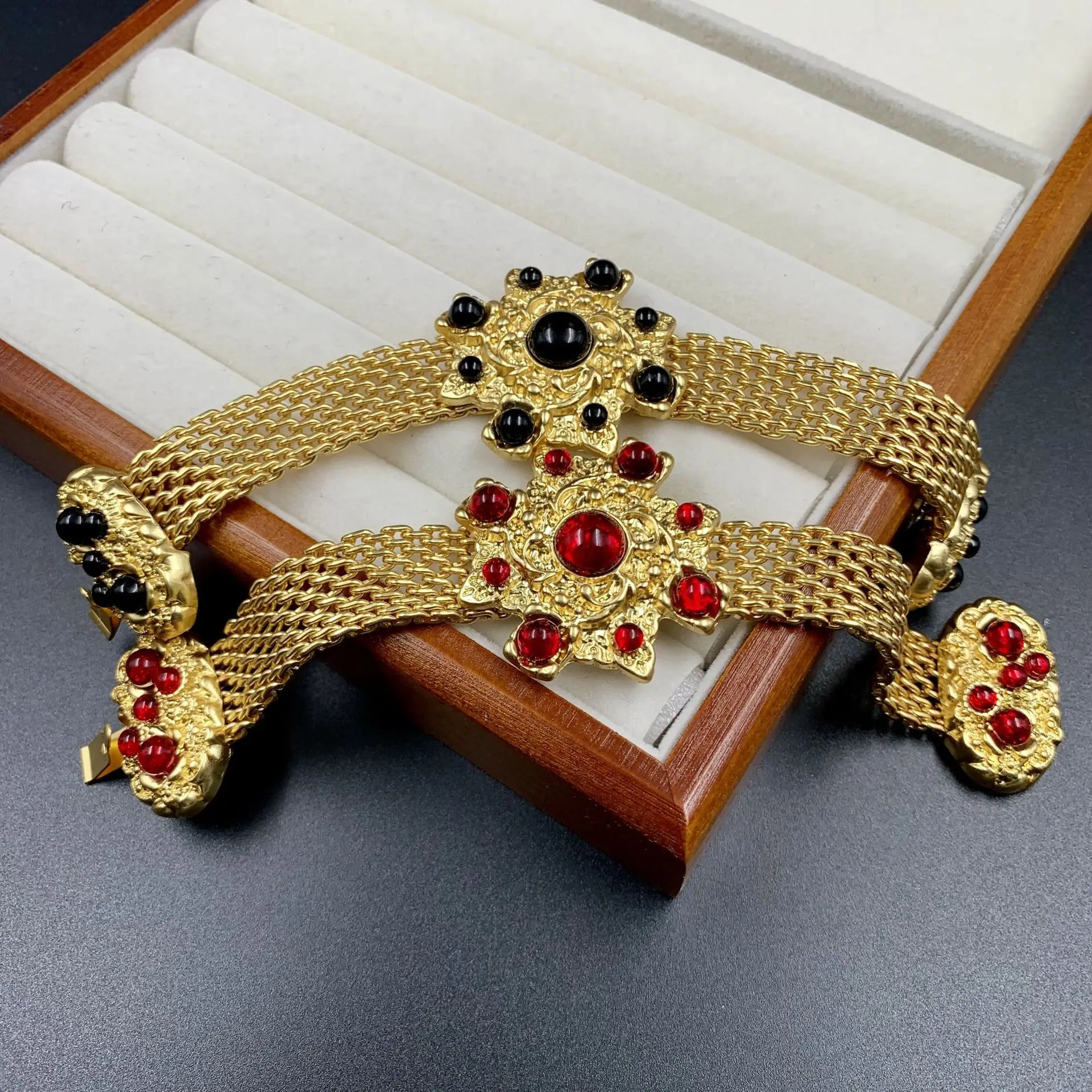 Braccialetto Vintage Elegante Con Smalto Bracciale Elegante In Vetro Rosso Stile Elegante