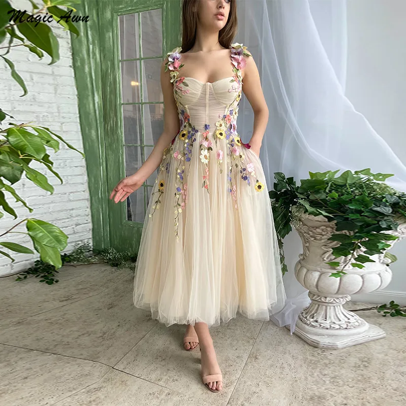 

Magic Awn Champagne Short Prom Dresses Spaghetti Straps 3D Flowers Appliques Tea-Length Illusion Evening Gowns Robes De Soirée