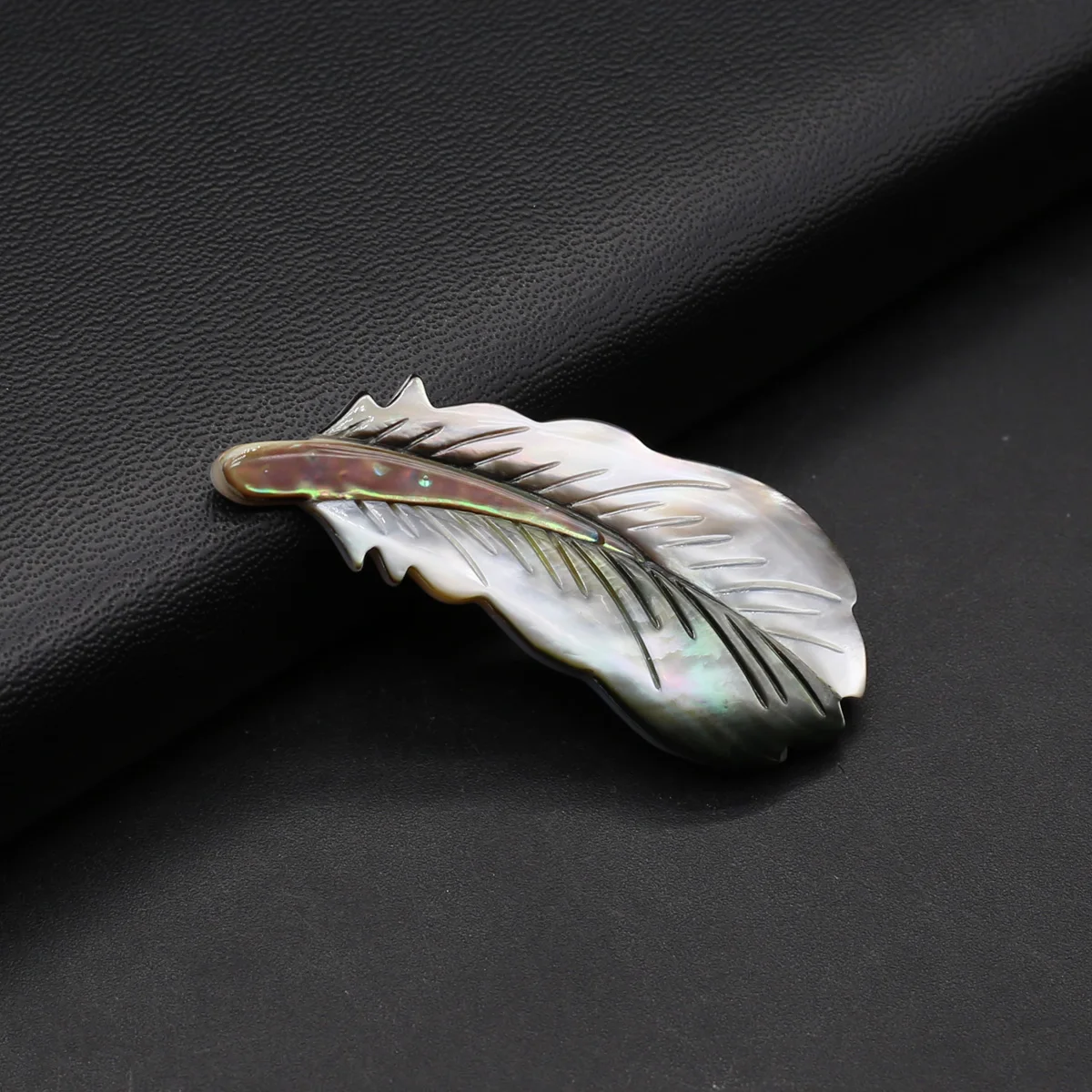 

Natural Abalone Shell Feather Shape Brooch Charm for DIY Women Jewelry Pendant Accessories Size 50×30mm