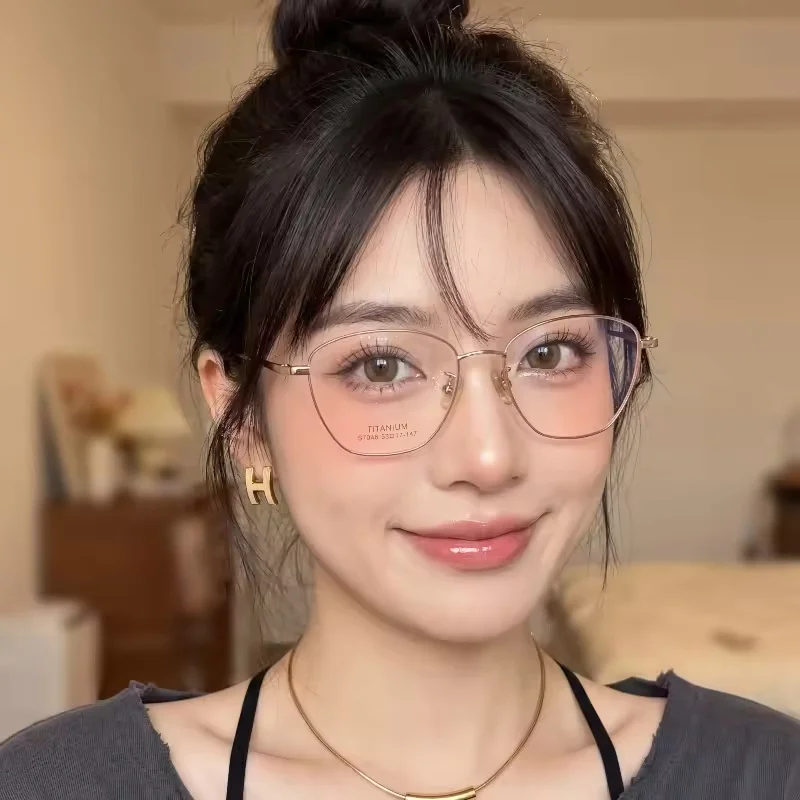 새로운 젠틀 스타일 티타늄 안경테 여성용 큰 프레임 유행 고급 안경 고품질 아이웨어