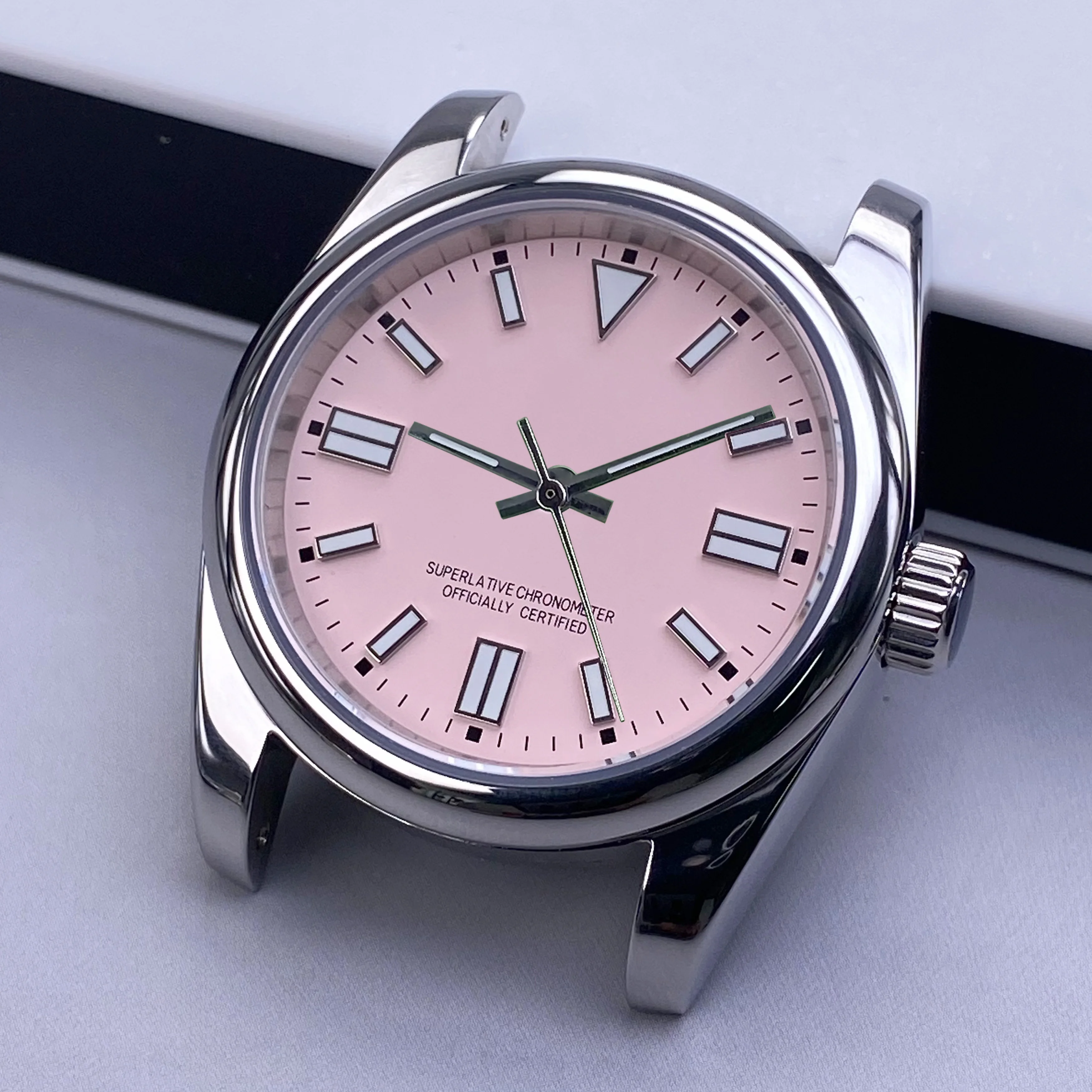 Elegant 36mm/39mm Sapphire Glass Stainless Steel Watch Case with Green Luminous Dial Compatibility