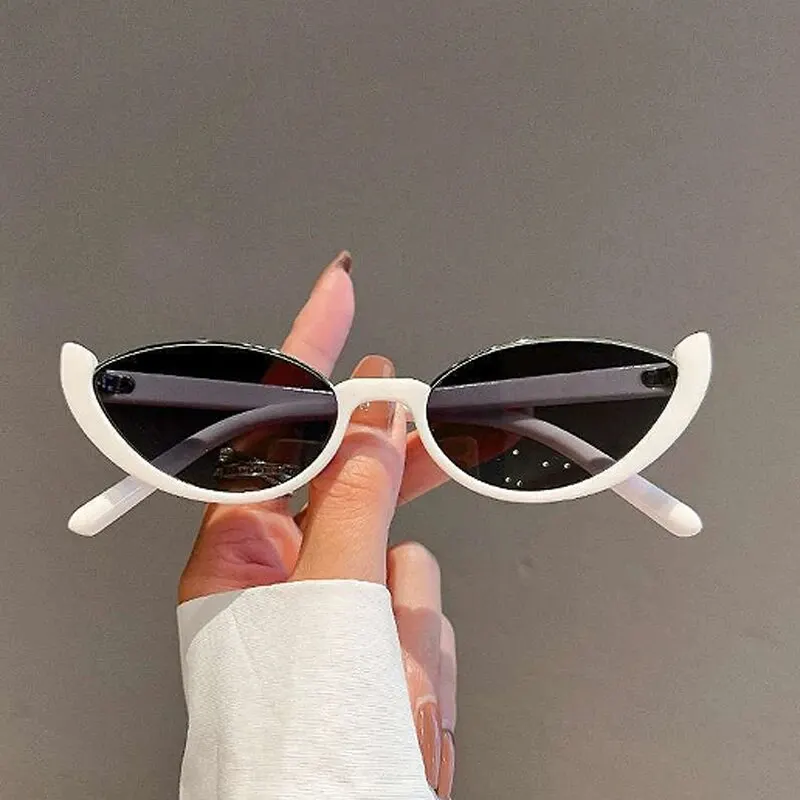 Chic Cat Eye Sunglasses for Women: Fashion Rivet UV400 Shades