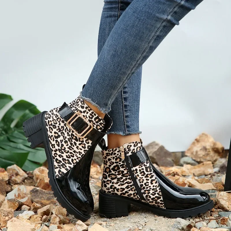

Женские ботинки с леопардовым принтом, ботильоны с круглым носком и пряжкой на ремешке, 2023