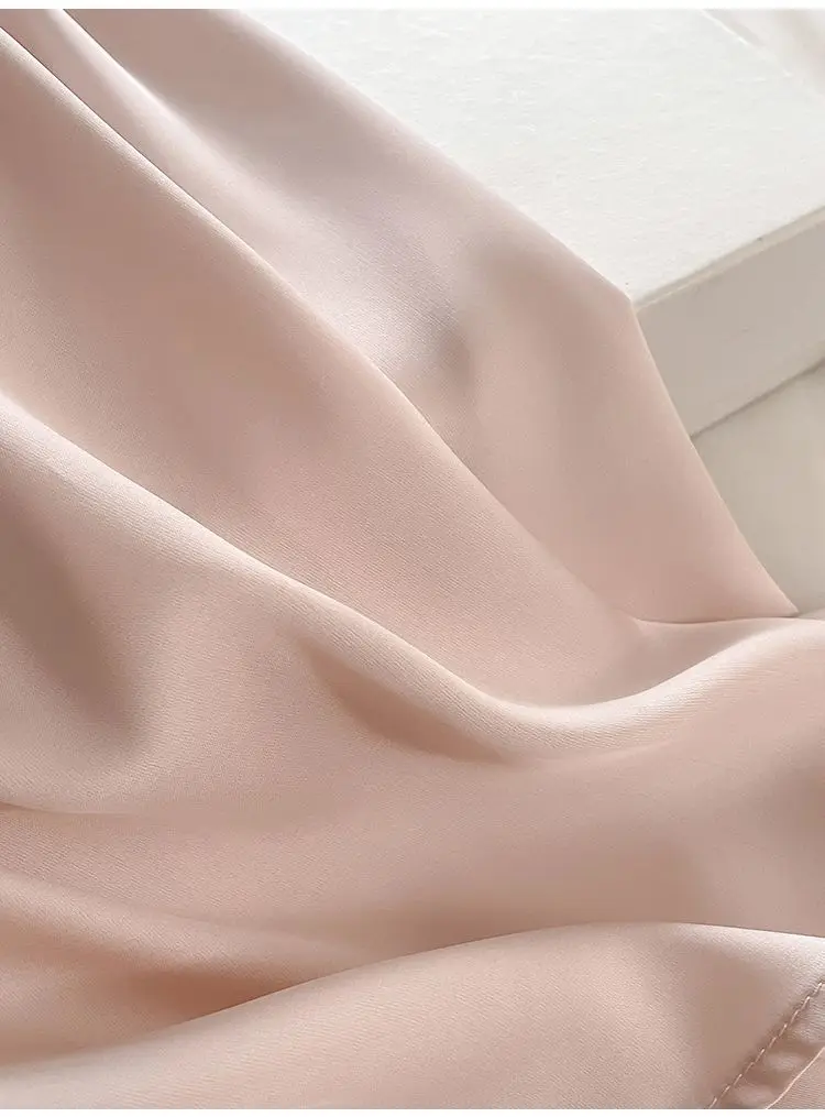 طقم بيجاما نسائي حريري بأكمام قصيرة وشورت — صورة 15