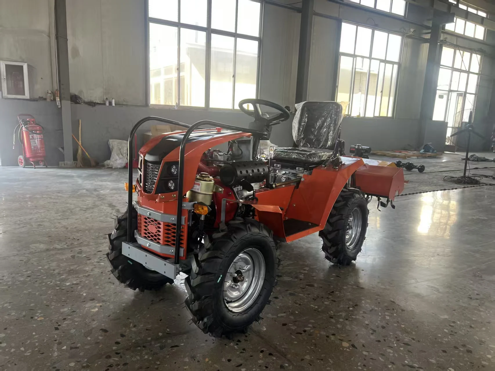 Piccolo Trattore Agricolo con Spedizione Gratuita, Unità Multifunzione con Caricatore, Motozappa, Tosaerba, Bulldozer per Frutteti - immagine 5