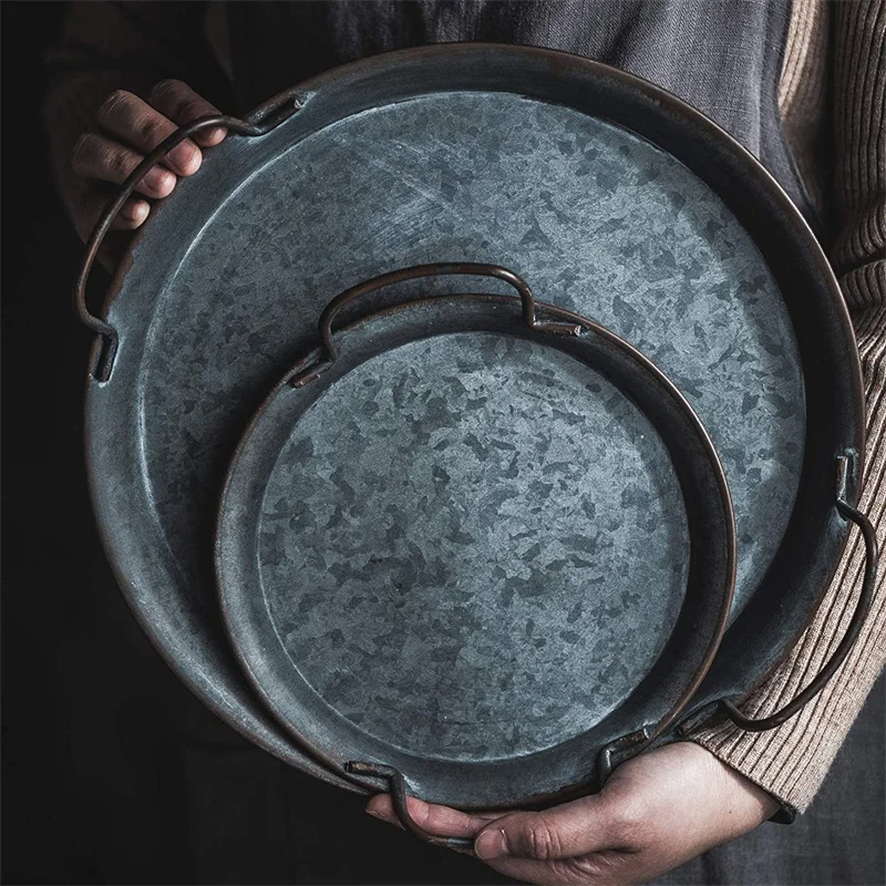 Fruit Plate Retro Round Metal Dinner Plate Handcrafted Vintage Iron Storage Tray Fruits Bread Tray with Handles Photography Props 2Pcs