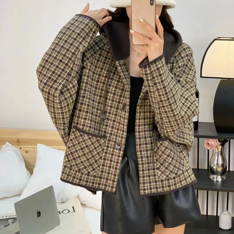 Vintage Plaid Women's Sweater Jacket - Image 1
