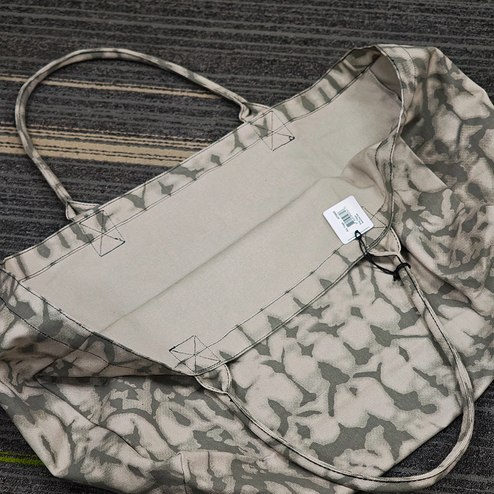 Versatile Camouflage Canvas Tote - Large Capacity Sports & Leisure Bag
