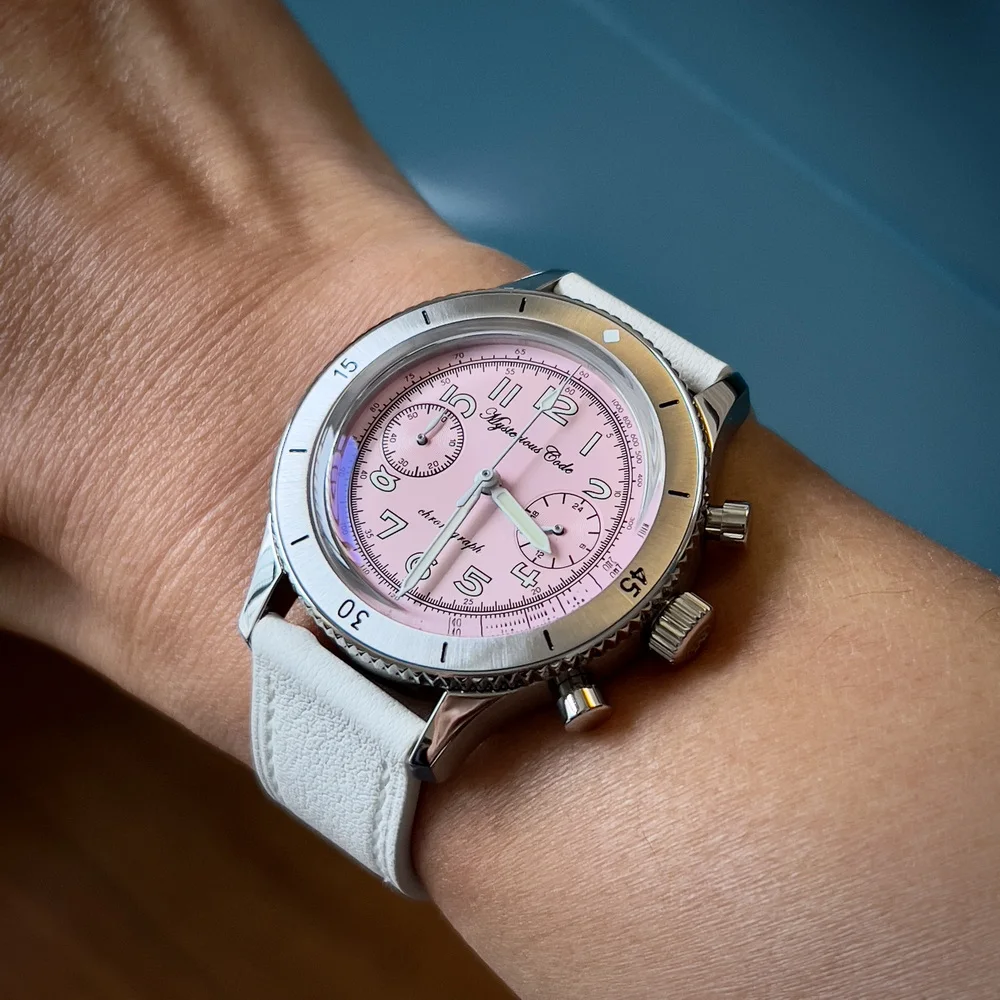 

Mysterious Code Men Chronograph Watch 37.5MM Luxury Quartz Watches Panda Pilot Wristwatch K1 Mirror 50M Waterproof VK64