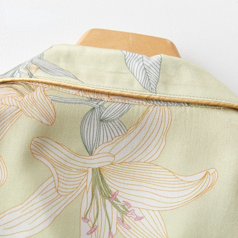 Elegant Floral Lily Print Pajama Set - Women’s Silk-like Viscose Sleepwear with Piping Details