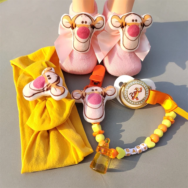 Chupetes personalizados con estampado de dibujos animados de la película  Tigger, Chupetero de nombre de bebé, color rosa, transparente, nueva marca  de Disney - AliExpress
