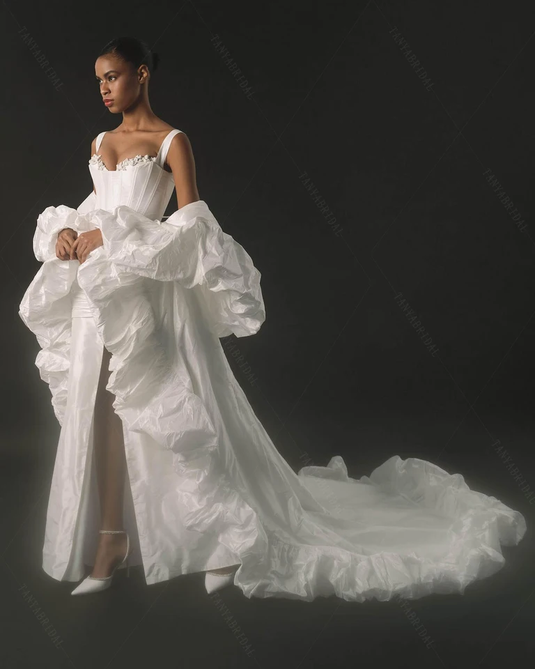 기차 달린 Taffeta 롱 케이프, 매력적인 프릴 엣지, 신부 랩, 세련된 패션 코트, ZJ191