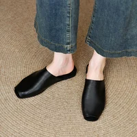 Femmes Mules couverture orteil sandales nouvelles chaussures d'été en cuir pour les femmes mode moderne pantoufles diapositives femmes Peep orteil chaussures à talons bas 2