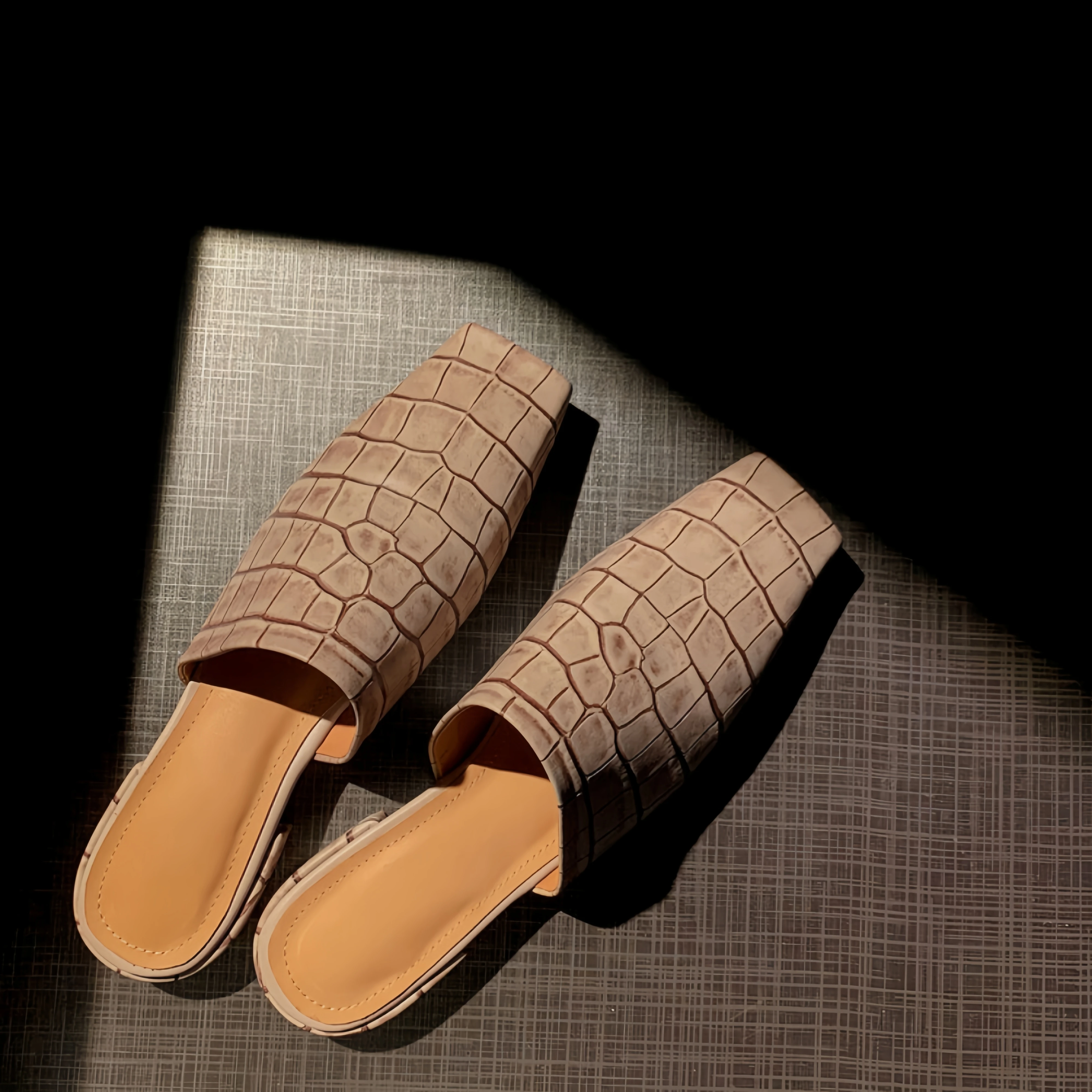 Square headed Muller shoes, women's bag head sandals, summer new flat bottomed outer wearing sandals, women's shoes ﻿