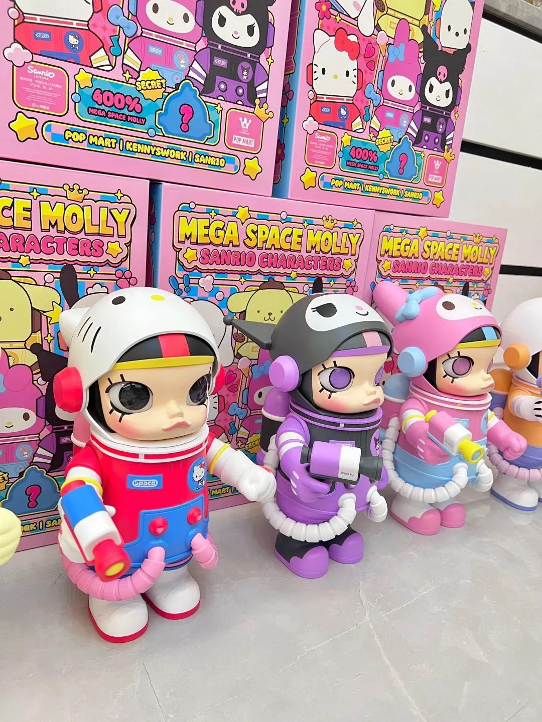 POPMART Original Genuine Product SPACE Molly 400% Sanrio Family