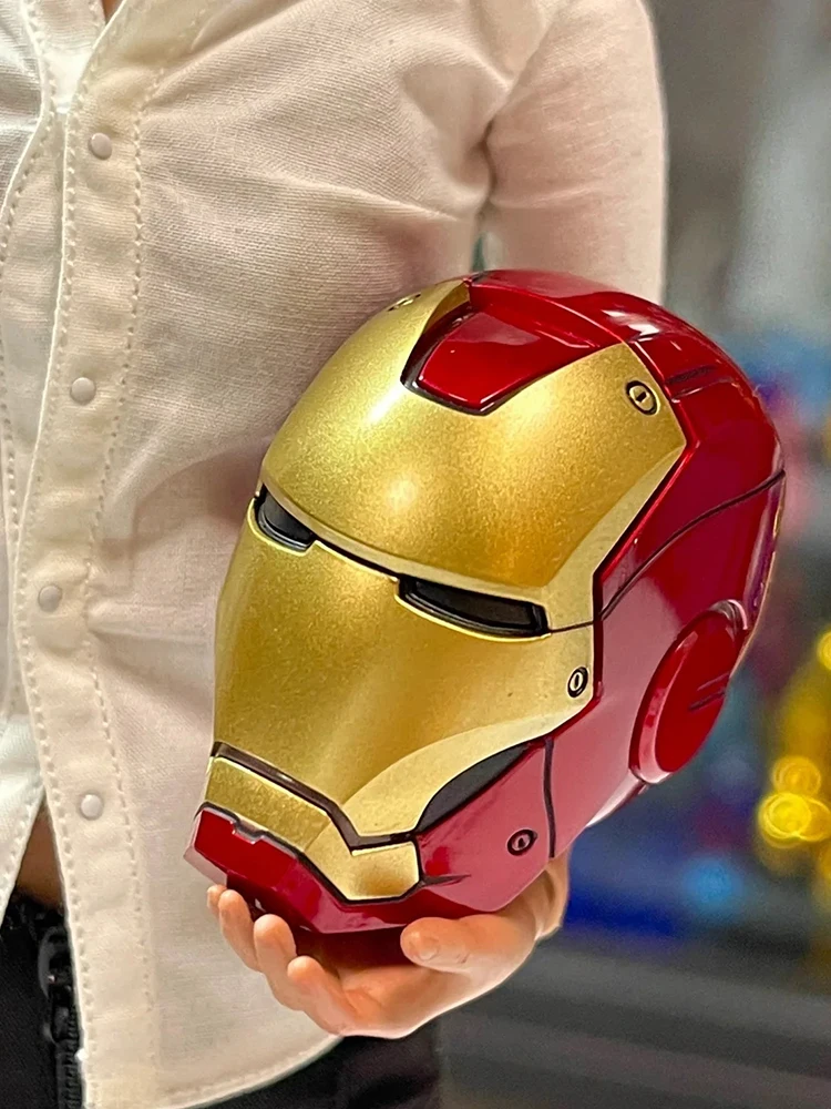 Neuer 1:1 Iron Man Elektrohelm, mehrteiliges, manuell zu öffnendes Helmmodell, leuchtend, Spielzeug für Erwachsene und Kinder, Geschenk – Detail 2
